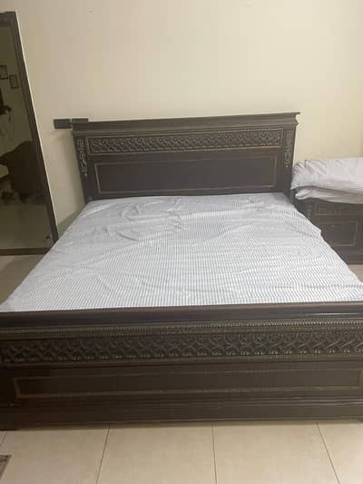 Bed set with side table and dressing table
