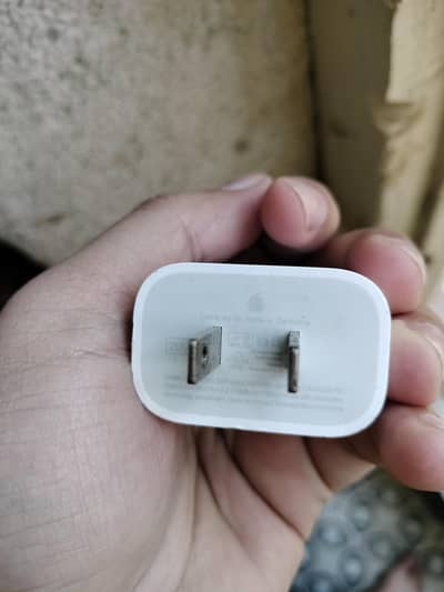 2 Original Apple ke 2 Adobter he