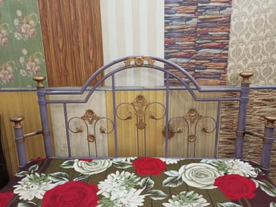 Premium Iron Bed Frame – Excellent Condition