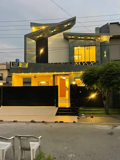 Ready To Sale A Prime Location House 10 Marla In Central Park - Block A Lahore