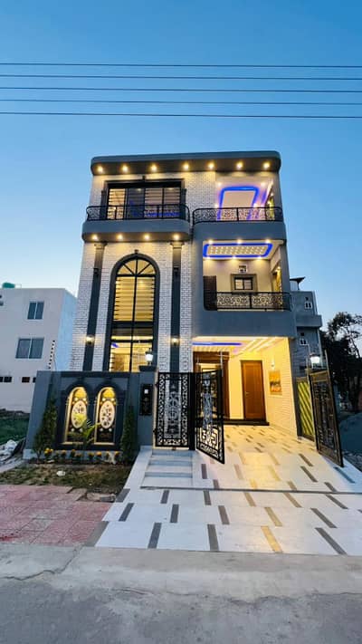 5 Marla Beautiful House for Sale in B Block Central Park Lahore