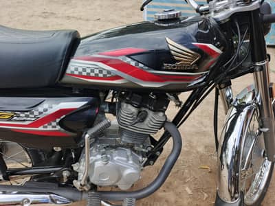 Ek Hath Chali Hui Hai saaf bhai ka all Punjab number laga hua hai