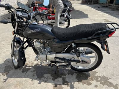 Gd110 Black color total orignal koi kam nai