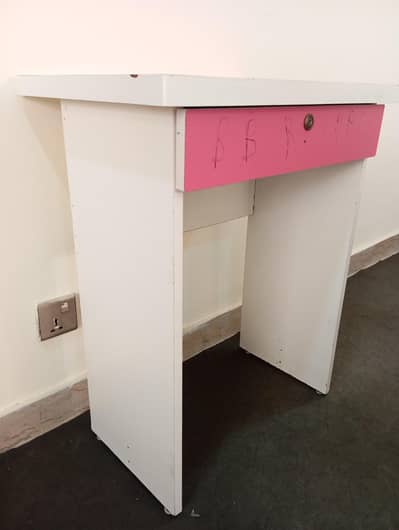 Compact computer/laptop table for sale