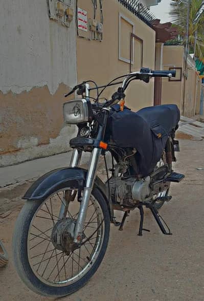 Hondyas 2019 model bike for urgent sell