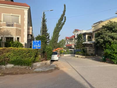 SECTOR G-13/4, VIP LOCATION, NEXT TO CORNER, INVESTER RATE