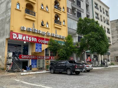 COMMERCIAL FLOOR AT B-BLOCK MAIN MARKAZ B-17