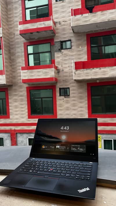 Lenovo ThinkPad i7 8th Gen Laptop – 16GB RAM  Touch & Fingerprint