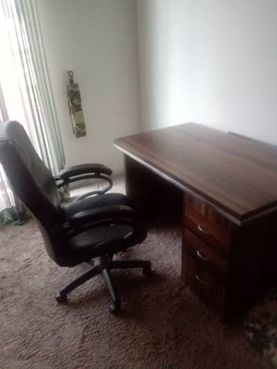 Office/Study Table with revolving chair