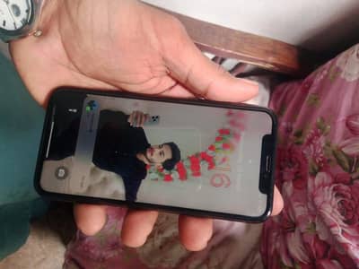 iPhone XS non-PTA 10 x 9 condition