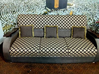 5 Seater Sofa Set with 1 Center Table and Cushions