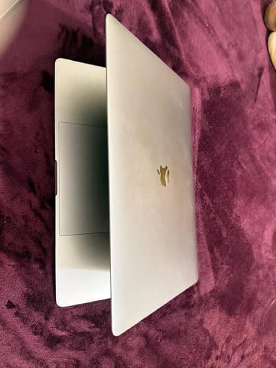 MacBook Pro 17 2018