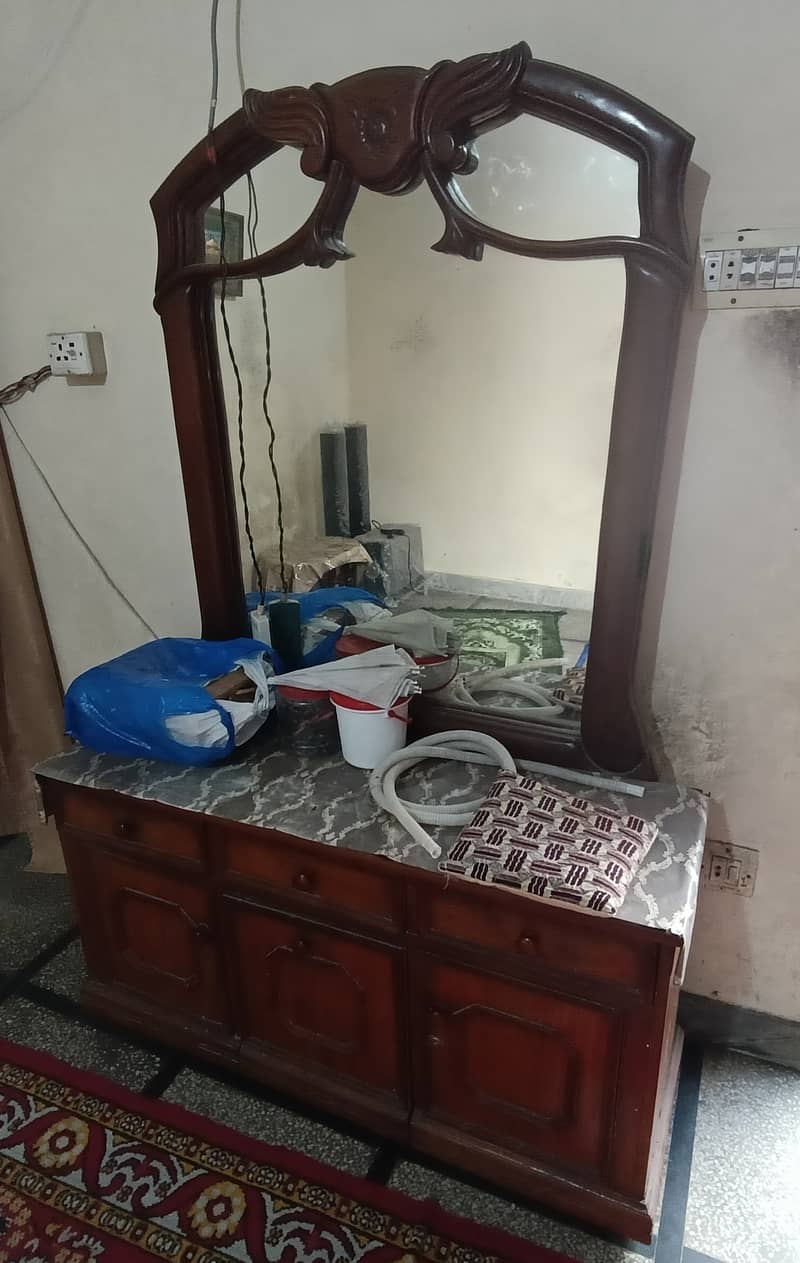 Dressing & Showcase 1