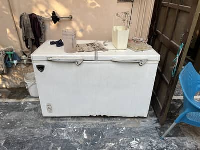 Waves deep freezer double door