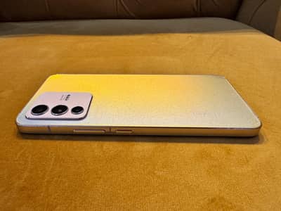 vivo v23 5g in good condition gold color 0302-6520802