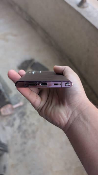 Samsung s22 ultra 12/256 display half dead