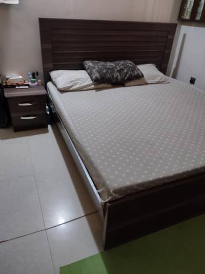 king size double bed + single side table