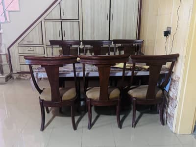 Used Glass dining table with 6 chairs in good condition for sell