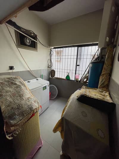 three bed dd portion for rent in johar