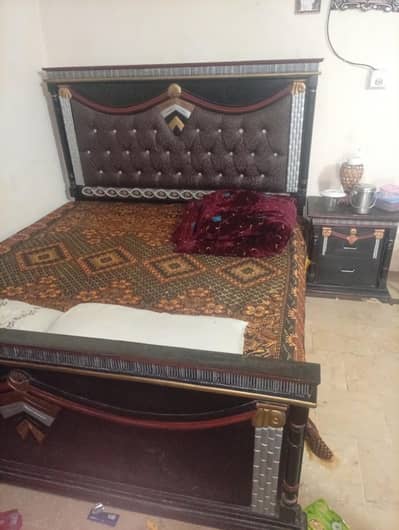 king bed 1 side table or dressing set