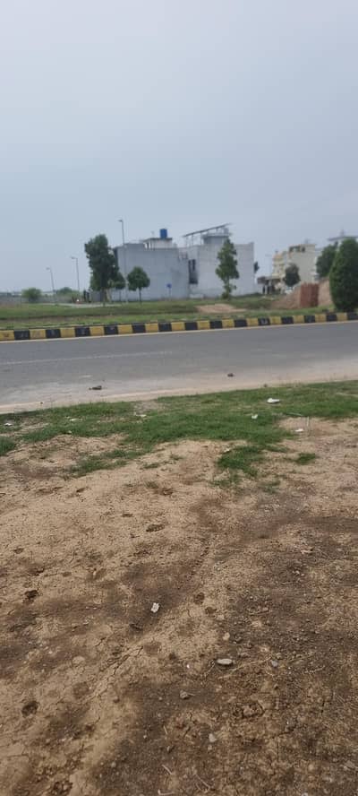 Gher main kam karna k liya zarort hy