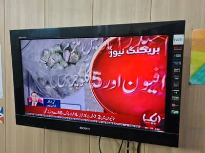 Sony Bravia 26-inch LCD TV with box  and original Bracket