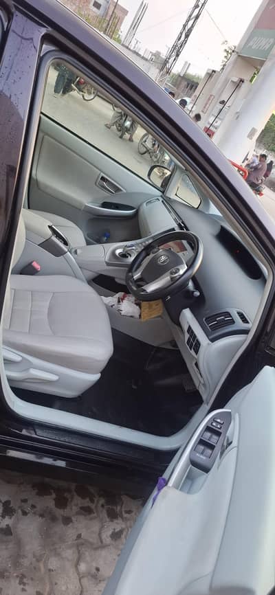 toyota prius 100% orignal milage & paint