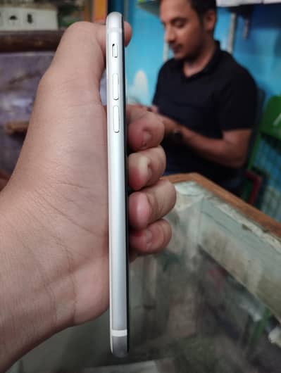 iPhone se2020 anda piece hai