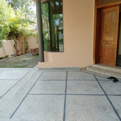 Corner 10 Marla Maintained Bungalow For Rent Near Defence Club