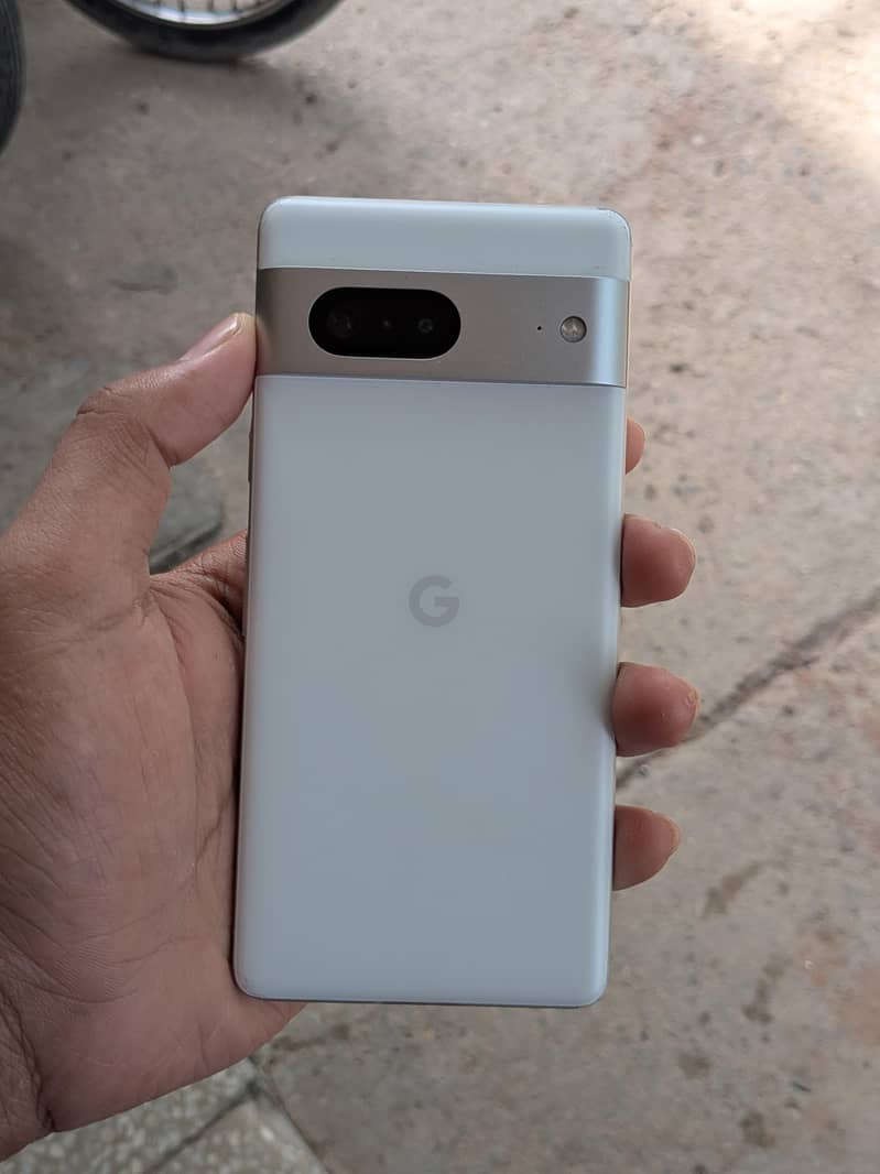 Google pixel 7 mint condition 1