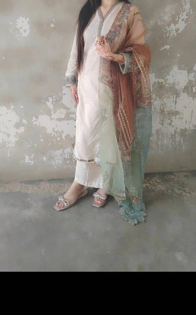 “Elegant White 3 Piece Suit with Embroidered Dupatta”