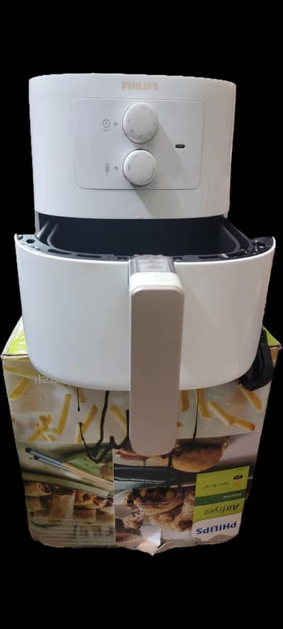 Philips Essential Airfryer HD9200 4.1 Litre only 03 Months Used