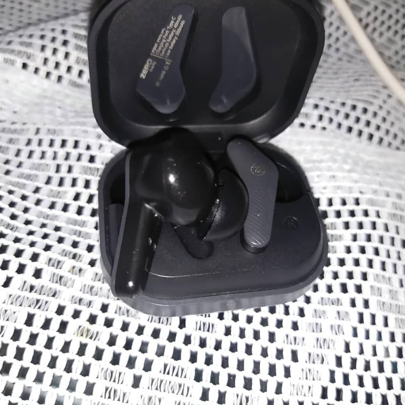 Zero gravity earbuds 3