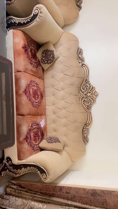 Crown Design Sofa Set