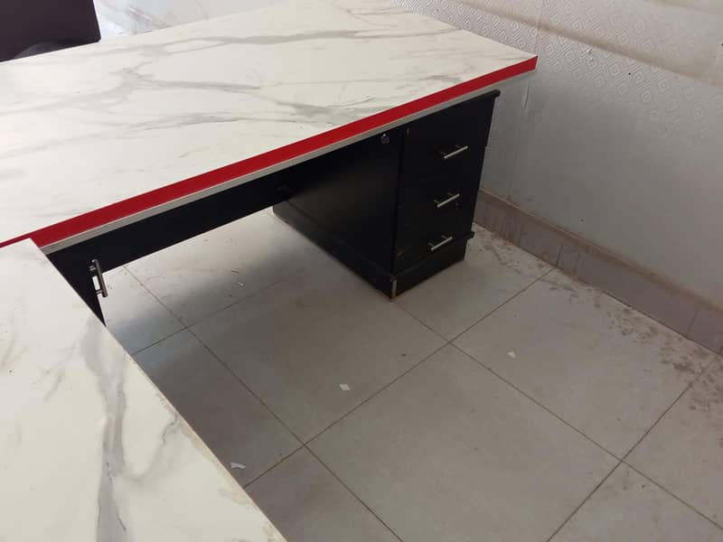office Table with side Table 3