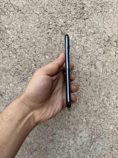 Iphone 11 pro max 256gb factory unlock only back break