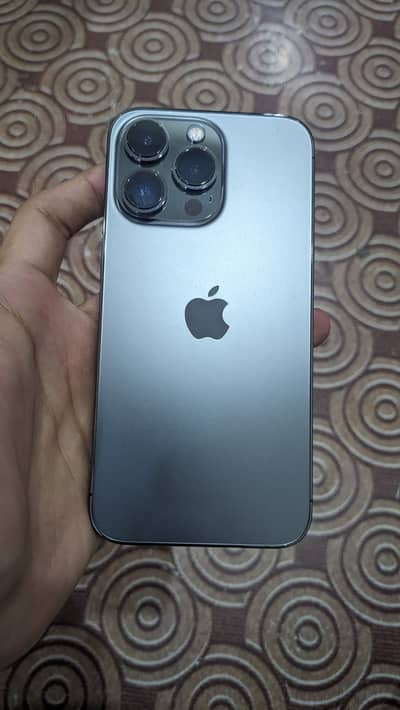 iPhone 13 Pro 128GB Black – 9.5/10 – Like New