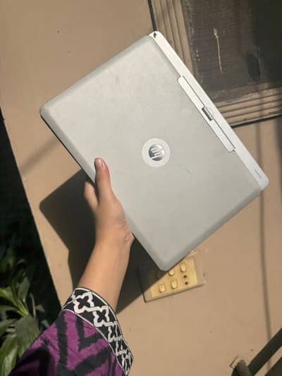 HP EliteBook Revolve 810 G3 - Core i5 Convertible Touch Laptop