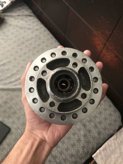 Kawasaki GTO 125 Front Hub