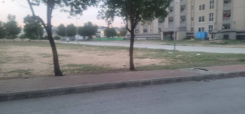 plot#13 27 marla corner extra paid plot 2