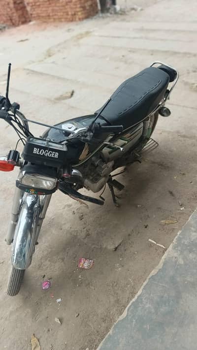 Honda 125 silver black edition 2023 model self start