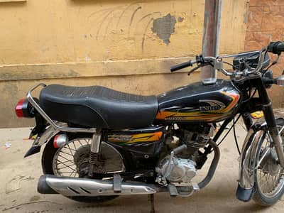 united 125 black colour buhut zamardast bike h kua kam nhi