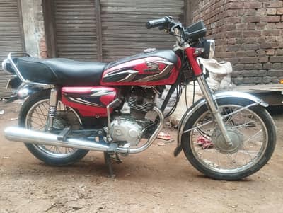 Honda CG 125 urgent sale papers pora h Sara biomatric on the spot Moka