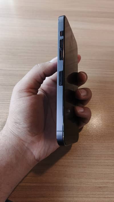 Iphone 14 pro max - 93 battery health