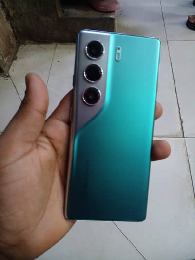 Techno camon 40 pro 3 month use with box charger
