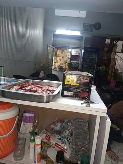 cafe main larka ki zarurat ha