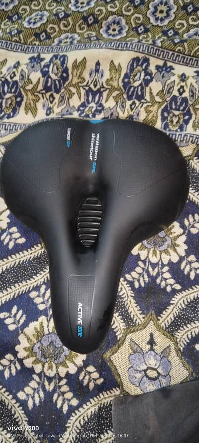 flexible cycle seat