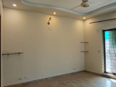 DHA 1 Kanal New Stylish Upper Portion Lower Locked For Rent In Phase 4 Block DD