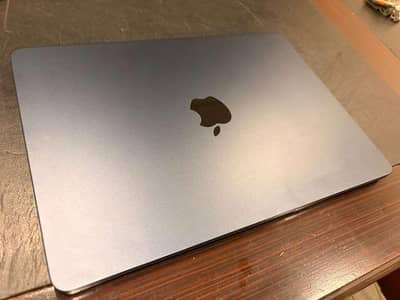 Macbook Air M2 16 gb RAM 256 gb storage Midnight Blue
