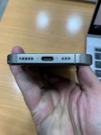 16 pro 128gb LLA model 10/10 condition desert titanium